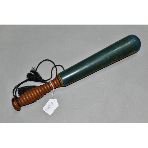 498 - A VICTORIAN POLICEMAN'S TRUNCHEON, painted green and blue, crown and VR, length 33cm (1) (Condition ... 