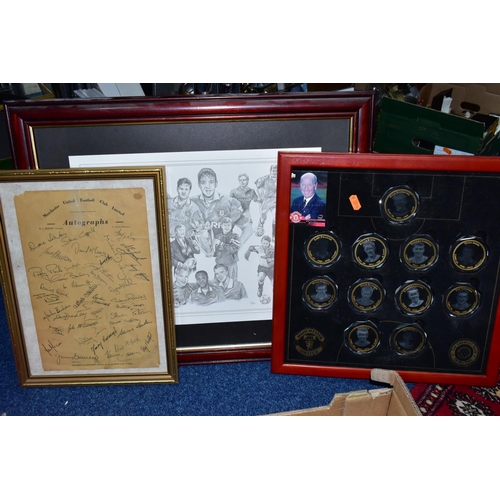 554 - ONE BOX OF MANCHESTER UNITED FOOTBALL ITEMS AND EPHEMERA, to include a wall display of the Mancheste... 