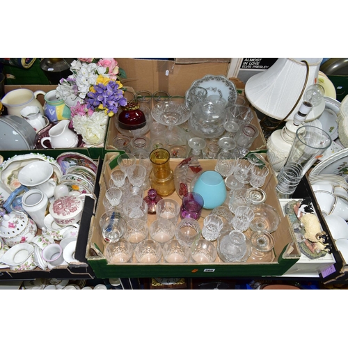 560 - SIX BOXES AND LOOSE CERAMICS, GLASS WARES AND SUNDRY ITEMS, to include a pale grey unused Mason Cash... 