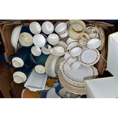 564 - FOUR BOXES AND LOOSE CERAMICS, GLASSWARES AND LAMPS, to include a fifteen piece Beswick blue and whi... 