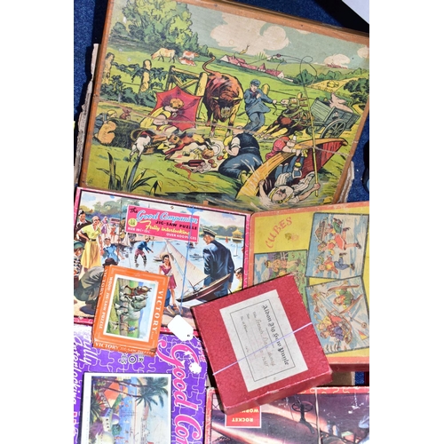 571 - A QUANTITY OF ASSORTED BOXED VINTAGE JIGSAW PUZZLES, majority appear c.1950s/1960s including several... 