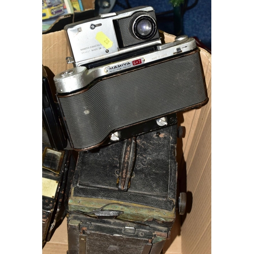 572 - AN ADAMS AND CO MINEX REFLEX DELUXE FILM CAMERA ideal for restoration( no lens or lens carrier), a M... 