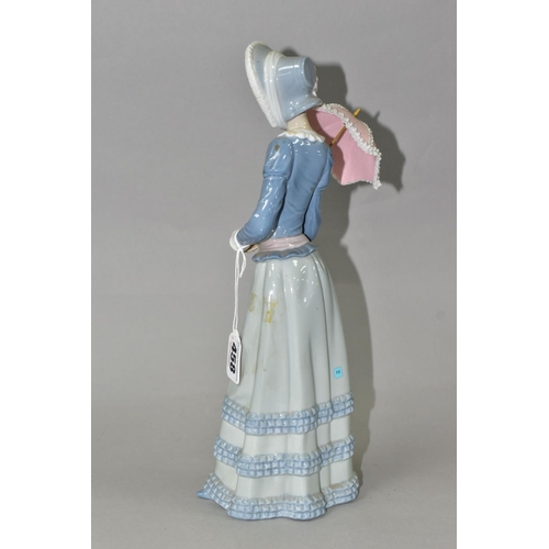 458 - A LLADRO 'ARANJUEZ LITTLE LADY' FIGURINE, model no 4879, sculptor Vincente Martinez, introduced in 1... 