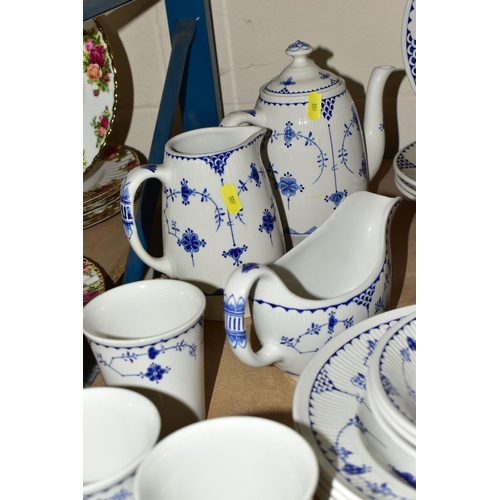 600 - A QUANTITY OF MASONS DENMARK PATTERN DINNER WARES, to include teapots, mugs, cups and saucers, break... 