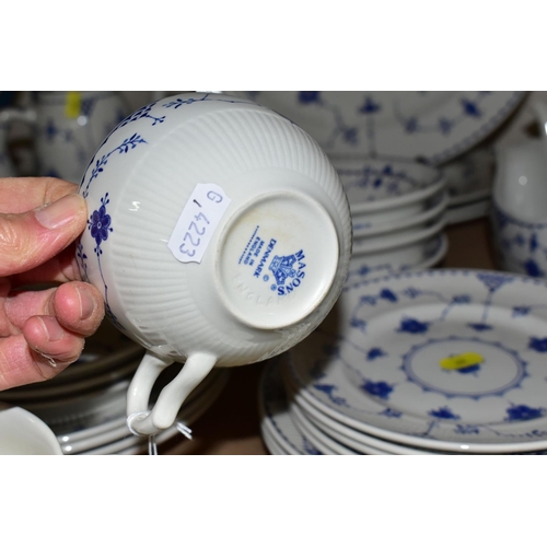 600 - A QUANTITY OF MASONS DENMARK PATTERN DINNER WARES, to include teapots, mugs, cups and saucers, break... 