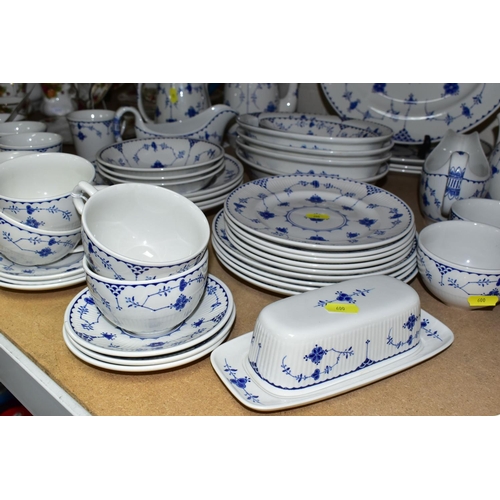 600 - A QUANTITY OF MASONS DENMARK PATTERN DINNER WARES, to include teapots, mugs, cups and saucers, break... 