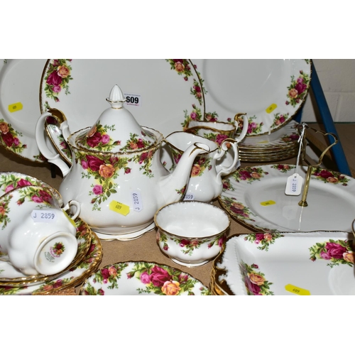 609 - ROYAL ALBERT OLD COUNTRY ROSES PART DINNER / TEA SERVICE, comprising six dinner plates, six teacups,... 