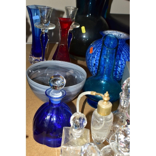 644 - A GROUP OF COLOURED AND DECORATIVE GLASS WARES, to include a Caithness Moonflower paperweight, a box... 