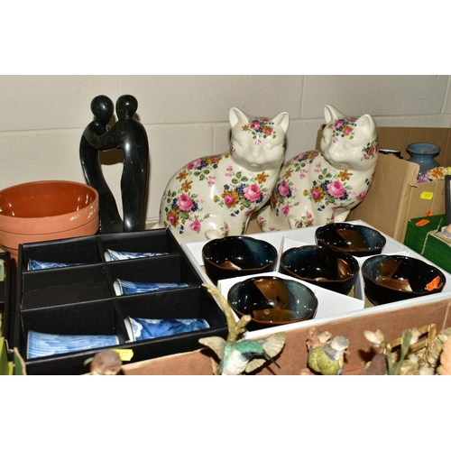 647 - THREE BOXES AND LOOSE CERAMICS, ORNAMENTS AND SUNDRY ITEMS, to include five boxed oriental sets of c... 