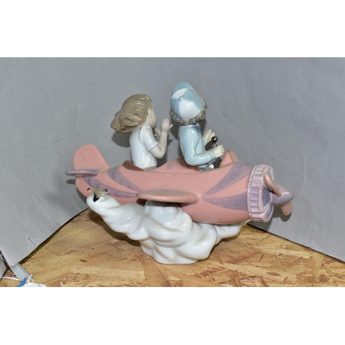 652 - A LLADRO 'DON'T LOOK DOWN' SCULPTURE, model no 5698, depicting two figures in an aeroplane, sculptor... 