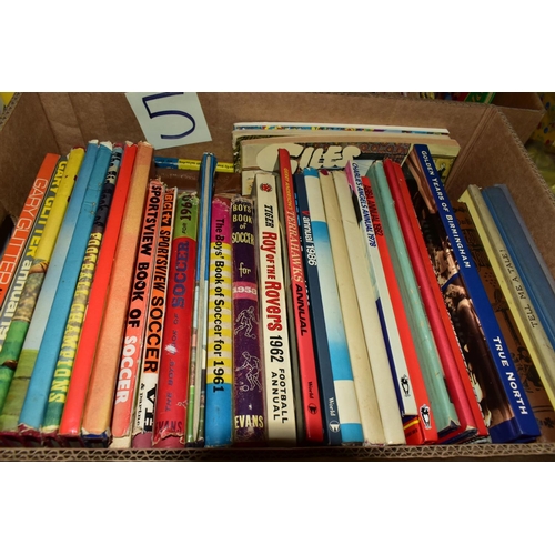 656 - A QUANTITY OF ASSORTED VINTAGE TOYS, ANNUALS AND BOOKS, to include Waddington's Ideal Home Kit, Chad... 