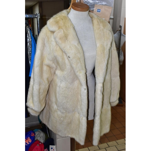 664 - A CREAM FUR COAT, length 80cm, approximate size 14 (1) (Condition report: generally good, small make... 