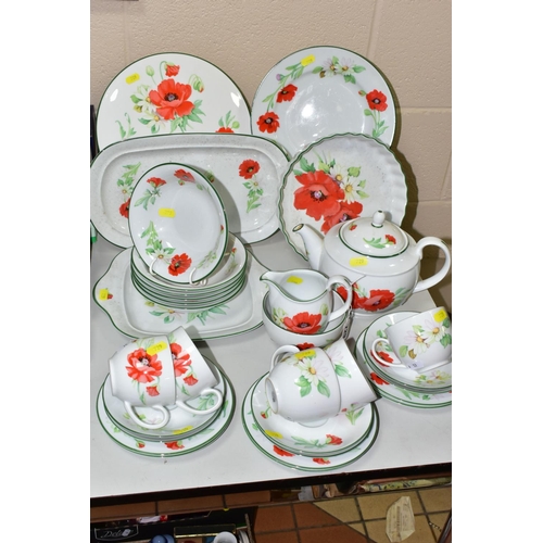 729 - A THIRTY SIX PIECE ROYAL WORCESTER 'POPPIES' PATTERN PART DINNER SERVICE, comprising tea pot and cov... 