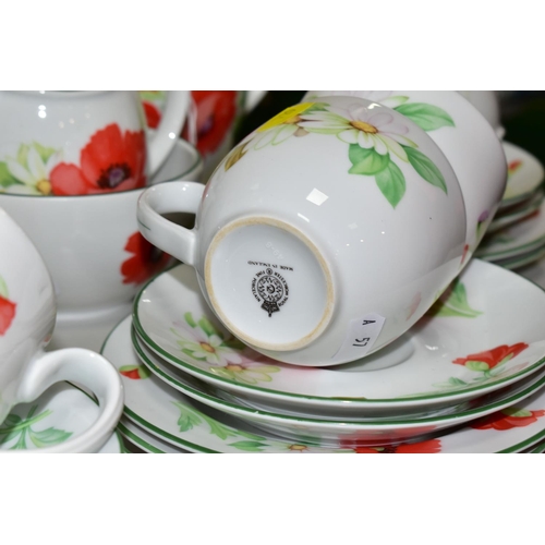 729 - A THIRTY SIX PIECE ROYAL WORCESTER 'POPPIES' PATTERN PART DINNER SERVICE, comprising tea pot and cov... 