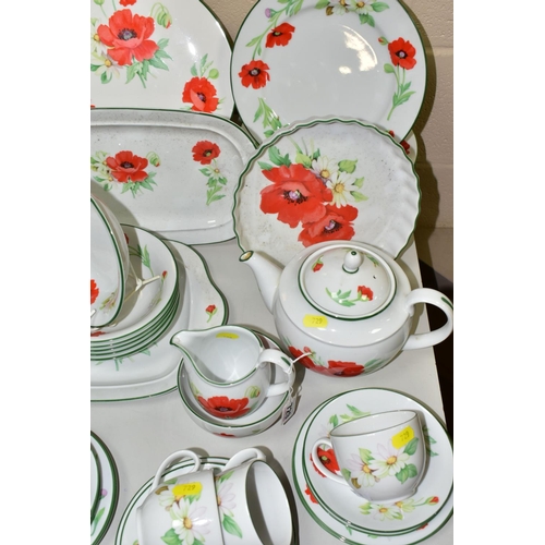 729 - A THIRTY SIX PIECE ROYAL WORCESTER 'POPPIES' PATTERN PART DINNER SERVICE, comprising tea pot and cov... 