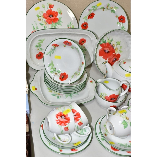 729 - A THIRTY SIX PIECE ROYAL WORCESTER 'POPPIES' PATTERN PART DINNER SERVICE, comprising tea pot and cov... 