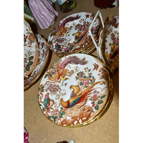 746 - ROYAL CROWN DERBY 'OLDE AVESBURY' TEA /DINNER WARES ETC, comprising twelve side plates, two twin han... 