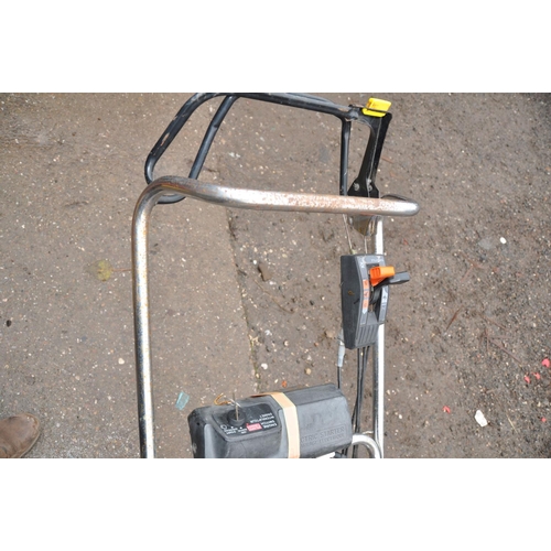 1009 - A HONDA HR1950 SELF PROPELLED PETROL LAWN MOWER ( engine pulls freely and starts)