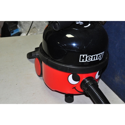 1061 - A NUMATIC HVR-160-11 HENRY VACUUM CLEANER, with attachment (PAT pass and working)