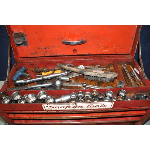 1072 - A MECHANICS TOOLBOX BADGED SNAP ON TOOLS containing Halfords and other metric sockets, rachets, span... 