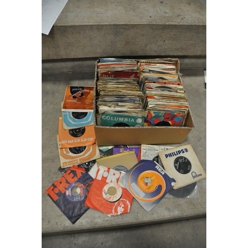 812 - A TRAY CONTAINING OVER ONE HUNDRED AND EIGHTY 7in SINGLES from the 1960-90s including Prince, The Be... 