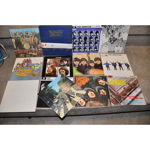 816 - THE BEATLES COLLECTION BOX SET with 12 LPs in near mint condition ( Rarities not present) in an exce... 