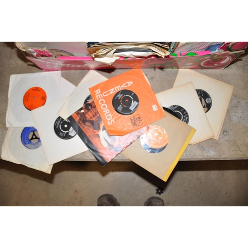 821 - A TRAY CONTAINING APPROX FOUR HUNDRED AND FIFTY 7in SINGLES including  a number by Elvis Presley, Ma... 