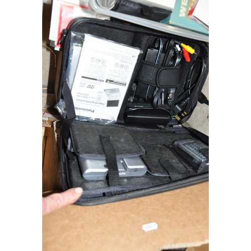 850 - TWO TRAYS CONTAINING CAMERA EQUIPMENT including a Minolta X-300 SLR fitted with a 50mm f1.7 lens, a ... 