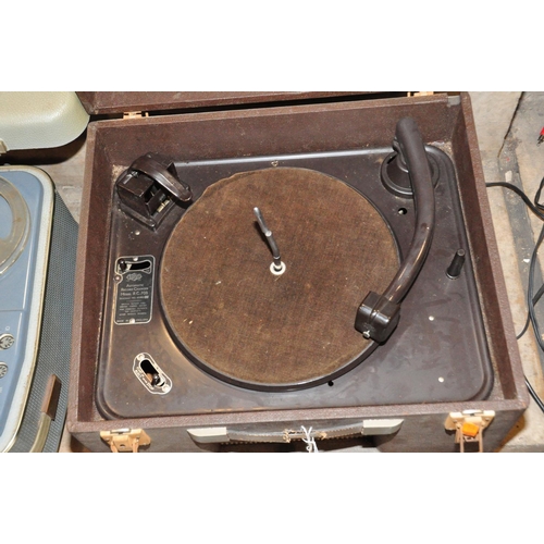 867 - A GRUNDIG TK-40 REEL TO REEL RECORDER with a grey covering and lids, a Trixette Portable Electric Gr... 