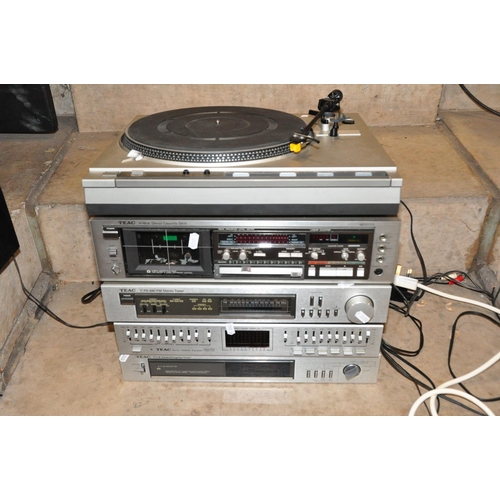 881 - A VINTAGE TEAC COMPONANT HI FI  comprising of a TT-2 Audio Program Timer, a EQA-20 Graphic Equaliser... 