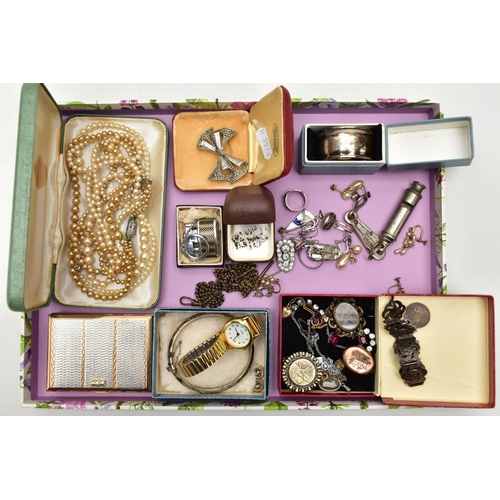 100 - A BOX LID OF ASSORTED ITEMS, to include white metal sweetheart brooch, decorated with yellow and ros... 