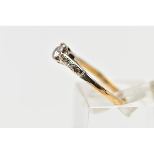 28 - A YELLOW METAL SINGLE STONE DIAMOND RING, designed with a single claw set, round brilliant cut diamo... 