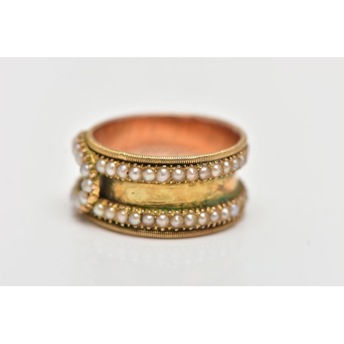 40 - A GEORGIAN MOURNING RING, wide band approximate width 10.0mm, with a plain polished centre between t... 