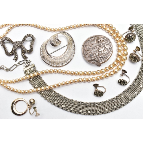75 - A BAG OF ASSORTED SILVER AND WHITE METAL JEWELLERY, to include a marcasite set bow brooch, fitted wi... 