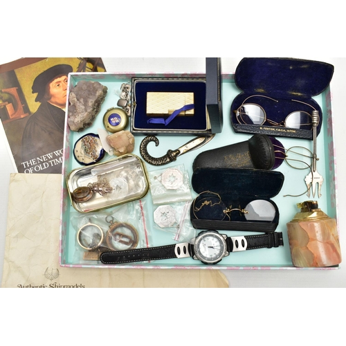 98 - A SELECTION OF JEWELLERY AND NOVELTY ITEMS, to include a pair of Victorian silver enamel cufflinks, ... 