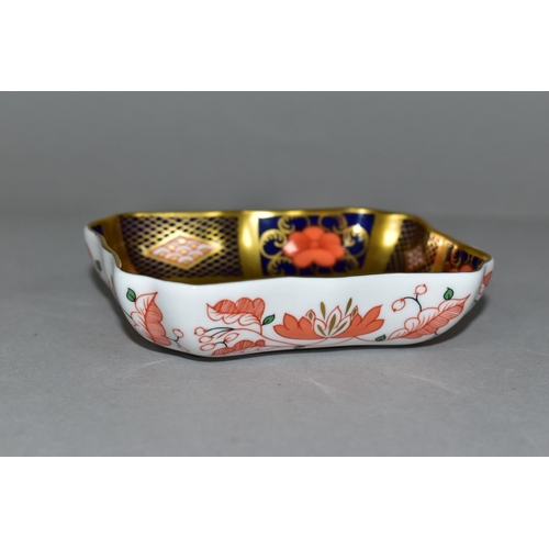 356 - A ROYAL CROWN DERBY IMARI PATTERN PIN DISH, rectangular form, length 9.5cm x width 7.5cm, date cyphe... 