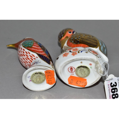 368 - TWO ROYAL CROWN DERBY PAPERWEIGHTS, comprising Kingfisher height 11cm, and Hummingbird height 10cm, ... 