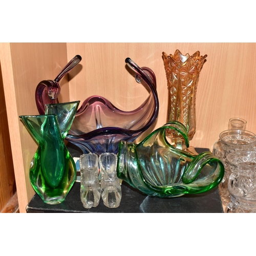 390 - A GROUP OF CUT CRYSTAL AND OTHER GLASS WARES, to include a Stuart Crystal mallet form decanter and e... 