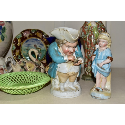 404 - A GROUP OF CERAMICS, comprising a Majolica 'Shrimper' wall plate (historic chips and missing paint),... 