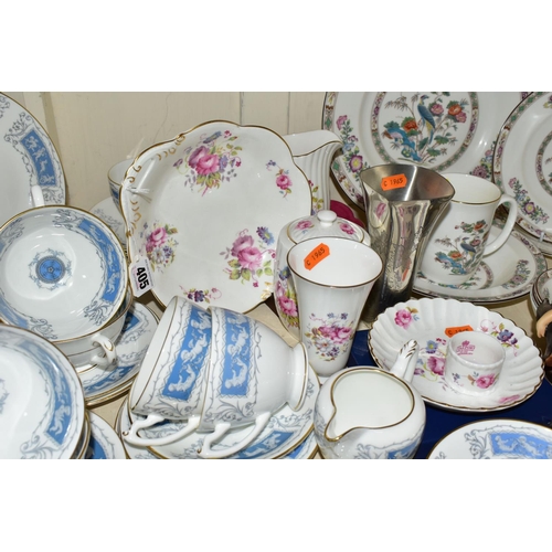 405 - A GROUP OF COALPORT 'REVELRY'  PATTERN PART DINNER WARES TOGETHER WITH WEDGWOOD 'KUTANI CRANE' PATTE... 