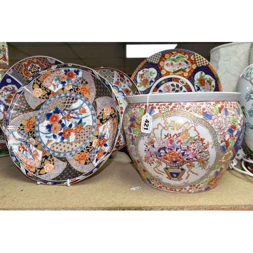 421 - A GROUP OF ORIENTAL CERAMICS, comprising matching set of a stool height 46cm, a goldfish bowl, a sca... 