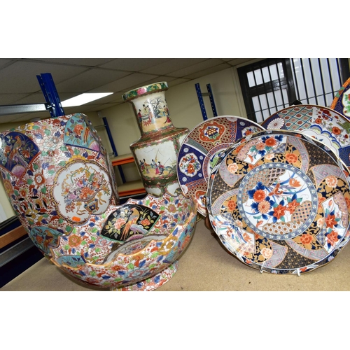 421 - A GROUP OF ORIENTAL CERAMICS, comprising matching set of a stool height 46cm, a goldfish bowl, a sca... 