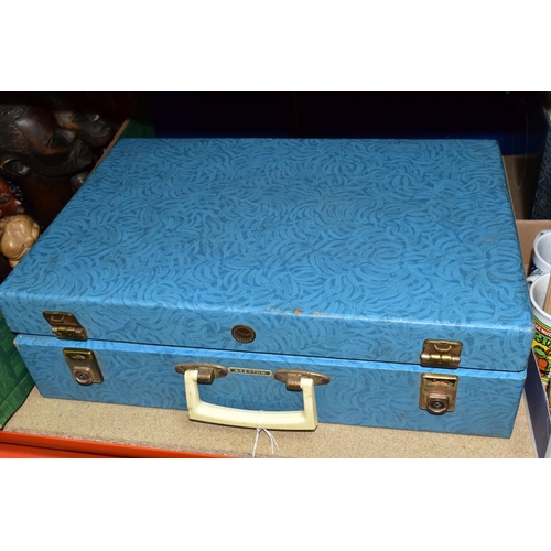 426 - A VINTAGE BREXTON FOUR PERSON PICNIC HAMPER WITH BARKER BROS 'FIESTA' TEAWARES, the blue printed cas... 