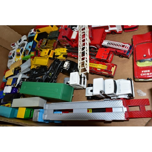 435 - A QUANTITRY OF UNBOXED AND ASSORTED HORNBY DUBLO MODEL RAILWAY ITEMS, to include class 8F No.48158, ... 