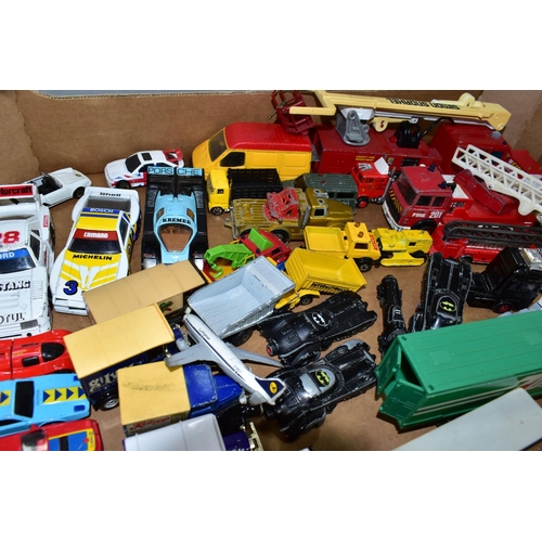 435 - A QUANTITRY OF UNBOXED AND ASSORTED HORNBY DUBLO MODEL RAILWAY ITEMS, to include class 8F No.48158, ... 