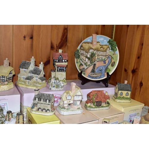 451 - A COLLECTION OF THIRTY NINE DAVID WINTER LIMITED COTTAGES AND A DAVID WINTER COLLECTORS GUILD PLAQUE... 