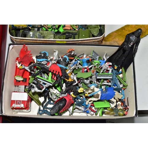 494 - A QUANTITY OF UNBOXED AND ASSORTED BRITAINS AND OTHER KNIGHTS, SOLDIER FIGURES AND ACCESSORIES, to i... 