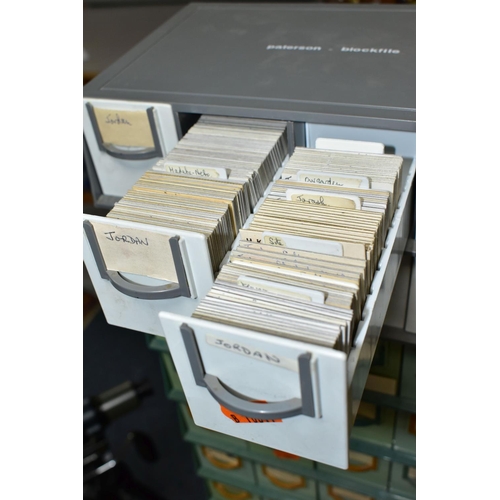 498 - KODACHROME 35mm Colour Slides, a vast quantity of Holiday slides (1000's) from the British Isles, Eu... 