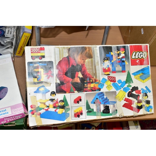 553 - A QUANTITY OF ASSORTED CONSTRUCTION SETS, to include 1970s Lego set No.40, with a quantity of assort... 