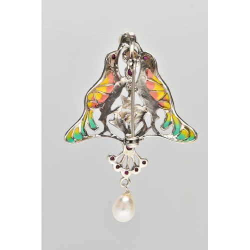 10 - A PLIQUE A JOUR PENDANT BROOCH, a white metal art nouveau style brooch, designed as two birds, with ... 
